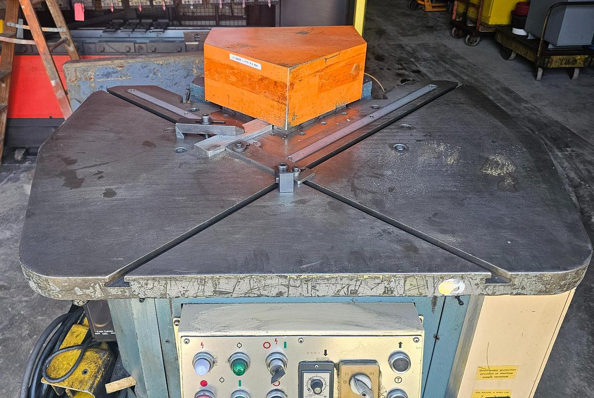 Used 10 Ton Amada CS-220 Hydraulic Corner Notcher 1/8" x 8-5/8", Foot Pedal Control