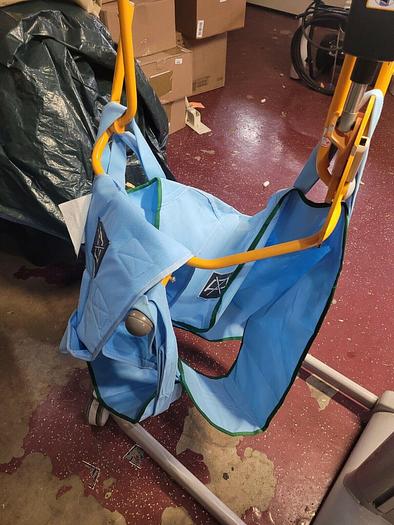 Used ARJO Tempo Portable Cordless Power Patient Lift 440lb Capacity