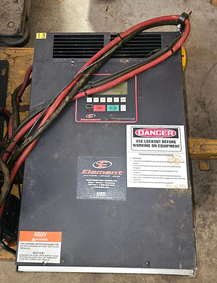 Refurbished 2015 Caterpillar 4000# 2ET4000 48V 3-Wheel Forklift 189" Lift 6061 Hours - Refurbished Battery