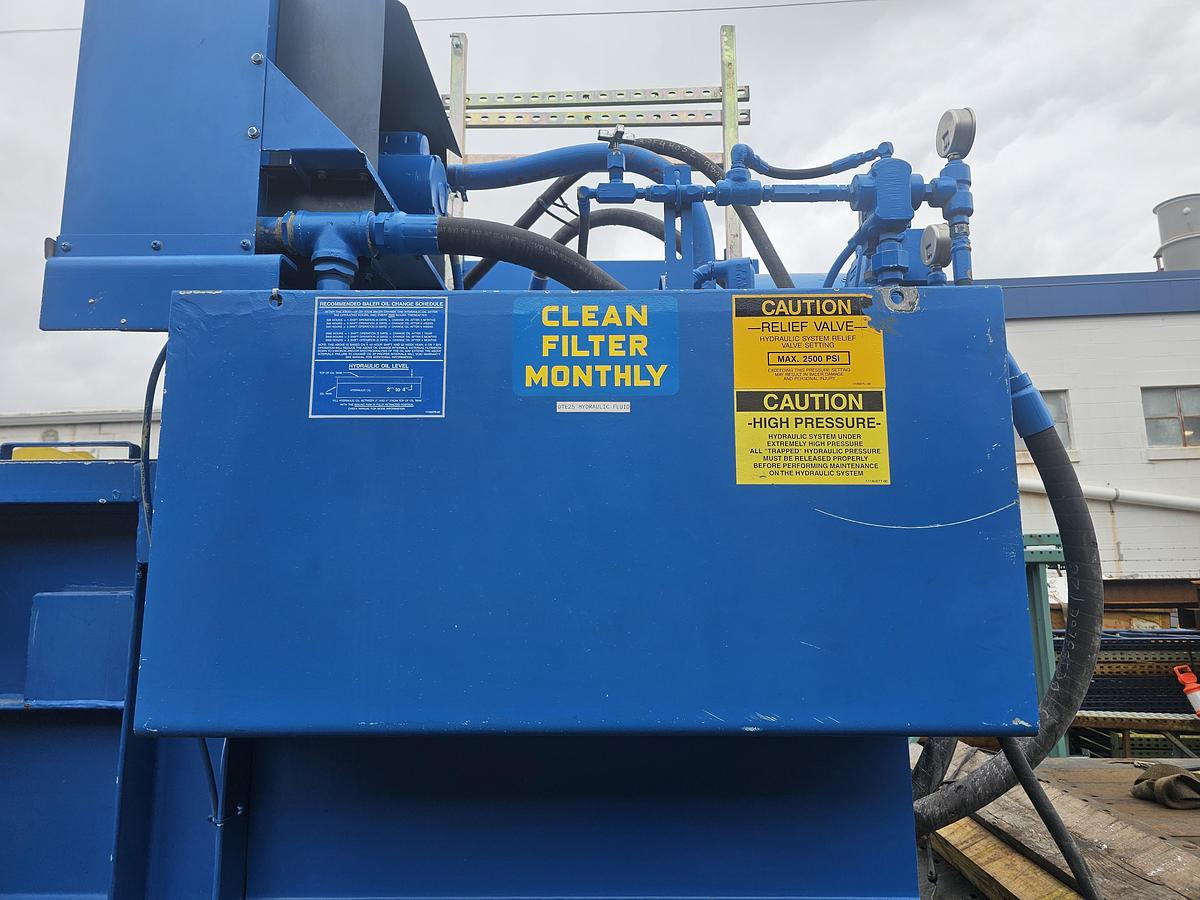 Used 2005 Balemaster 4030-G Horizontal Auto-Tie Baler, 30 HP, 27"x32" Feed, 400 Series