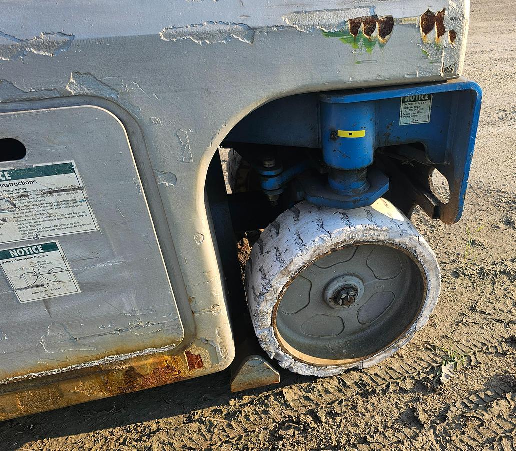 Used 1997 Genie Z20/8N Articulating Self Propelled Boom Lift 