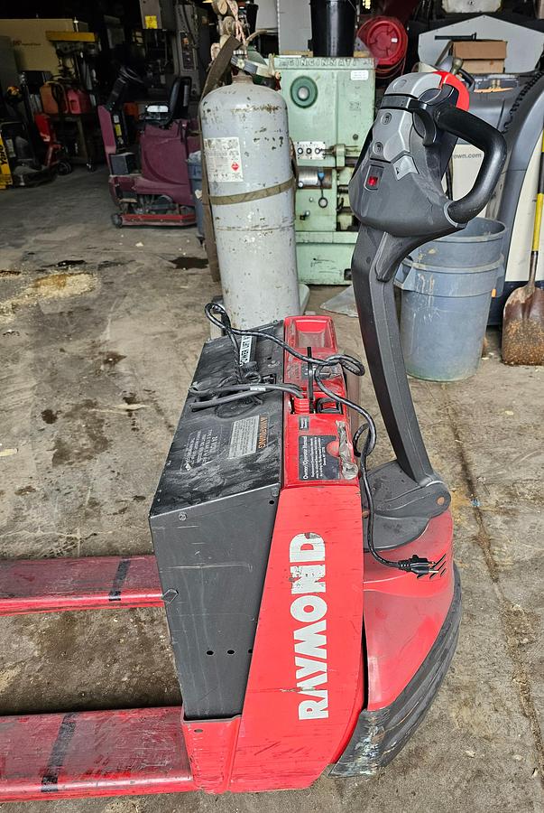 Used Raymond 102T-F45L 4,500 Lb. Electric Pallet Truck | 2015 | 908 Hrs | Onboard Charger