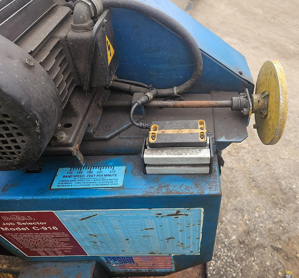 Used 9" x 16" Doall C-916M Horizontal Bandsaw 