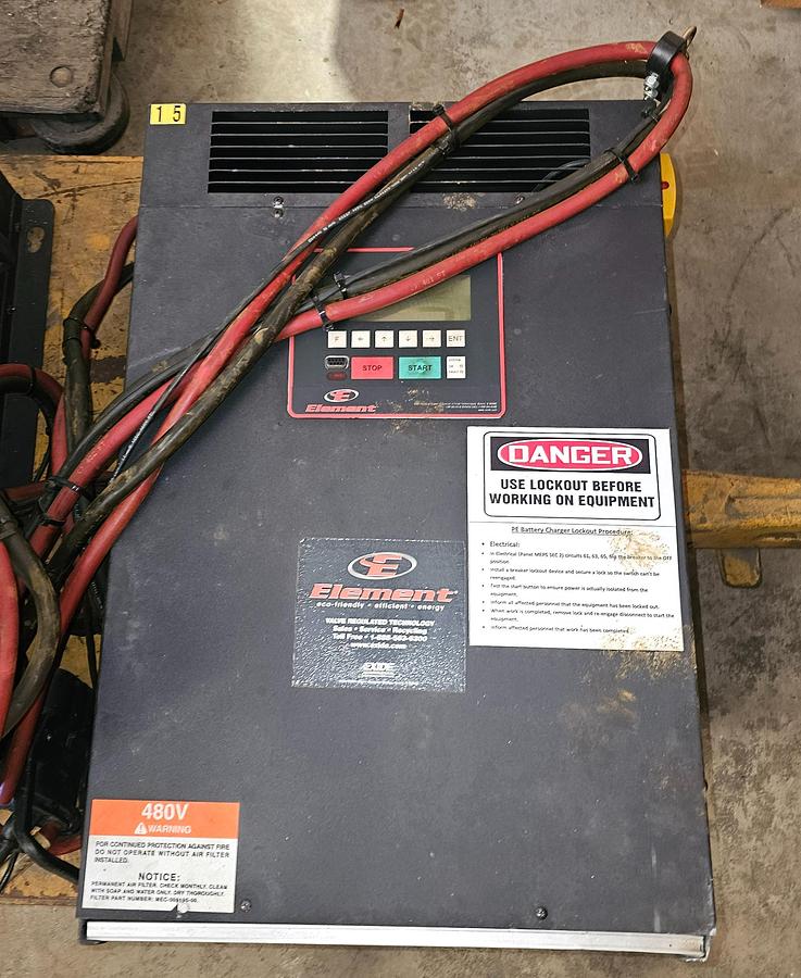 Refurbished 2015 Caterpillar 4000# 2ET4000 48V 3-Wheel Forklift 189" Lift 4889 Hours - Refurbished Battery