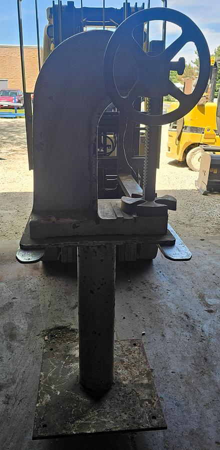 Used Famco No 3-1/2R 5-Ton Ratchet Arbor Press & Heavy Duty Factory Floor Stand