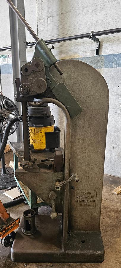 Used 15 Ton Famco 6CR Compounding Floor Style Arbor Press, Adjustable Height Knee