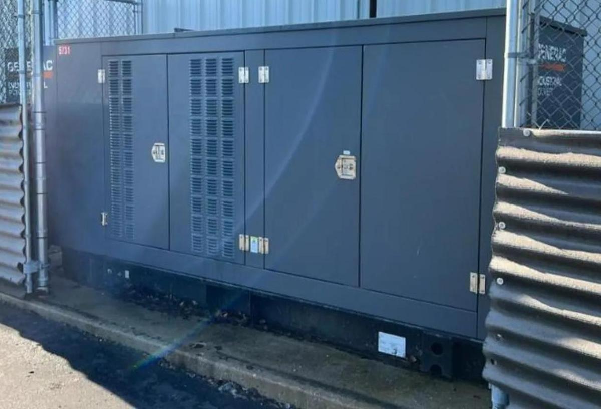 Used 2021 Generac SG200 200kW Industrial Generator | 3-Phase | ONLY 89 HRS | Late-Model Standby & Transfer Switch