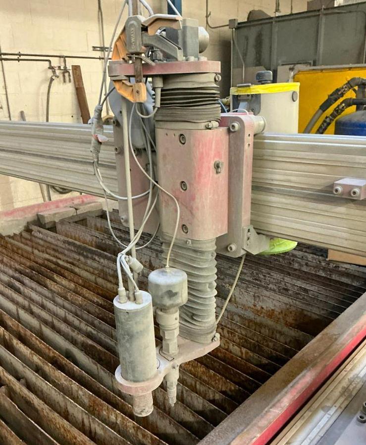 Used 2010 Omax Maxiem 2030 CNC Waterjet Cutting System & Abrasive Blast Hopper 
