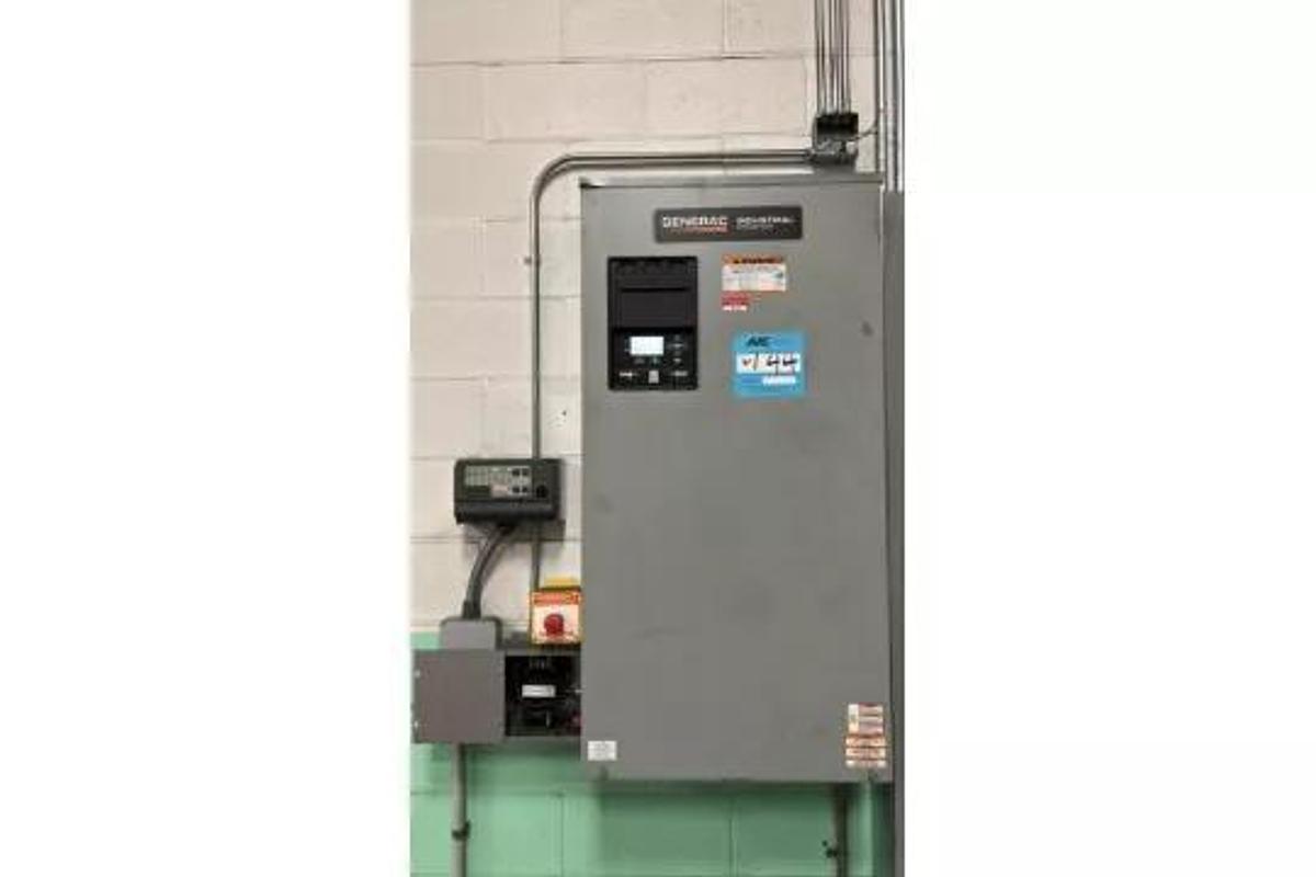 Used 2021 Generac SG200 200kW Industrial Generator | 3-Phase | ONLY 89 HRS | Late-Model Standby & Transfer Switch