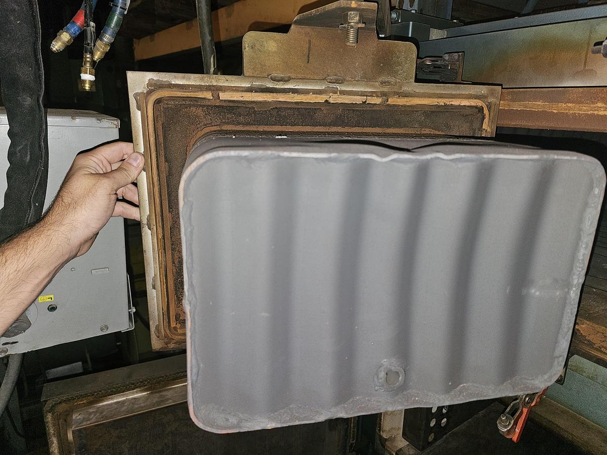 Used Electra Dual Chamber Heat Treat Center - 2100°F Hardening & 1200°F Draw - 230V