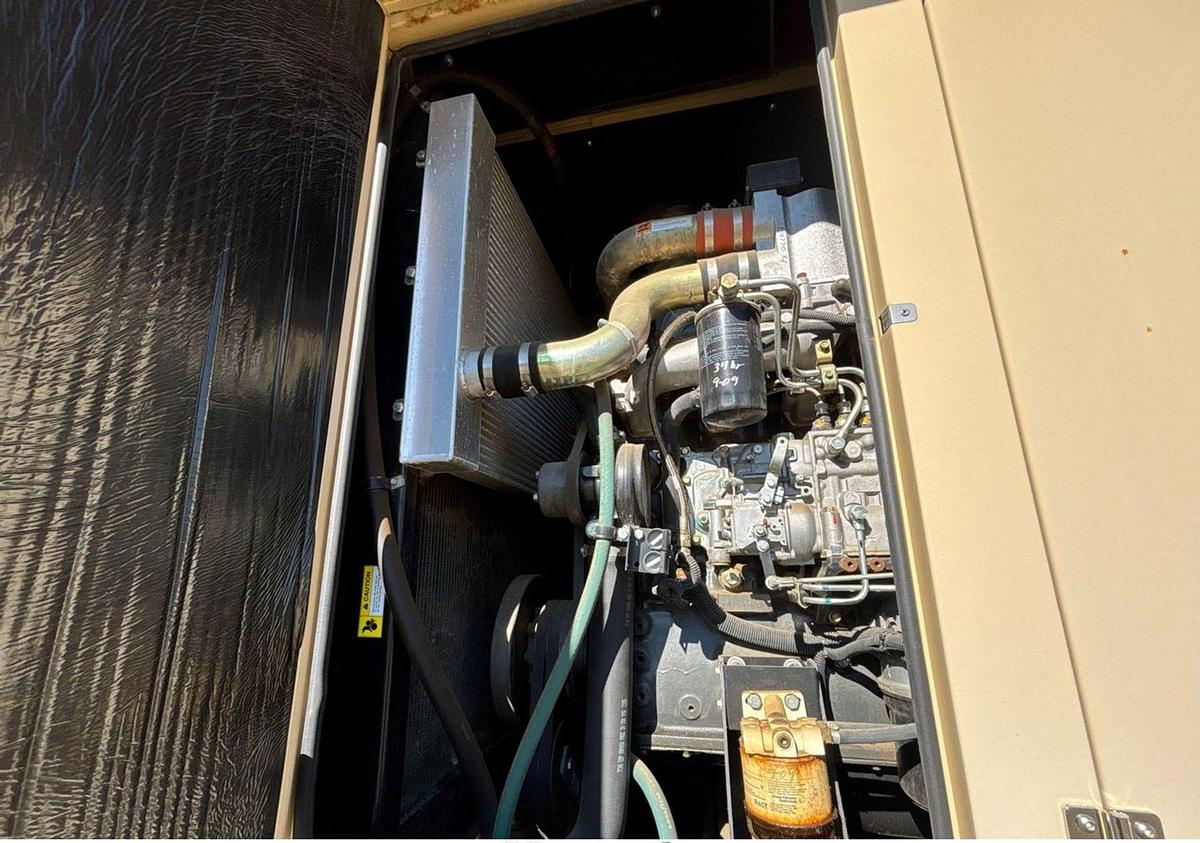 Used 750 KW Generac Gemini Series MD750 Diesel Standby Generator Set - 12.0L Diesel & Fuel Tank