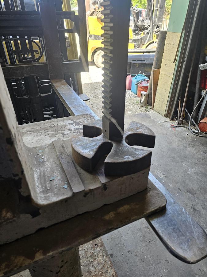 Used Famco No 3-1/2R 5-Ton Ratchet Arbor Press & Heavy Duty Factory Floor Stand