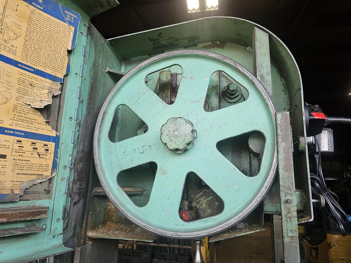 Used 16" Doall 16-3 Variable Speed Vertical Bandsaw, Hydraulic Table & Blade Welder