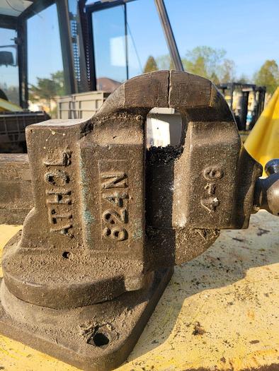 Used Athol Machine Co. Vintage 4'' Swivel Base Bench Vise 624N