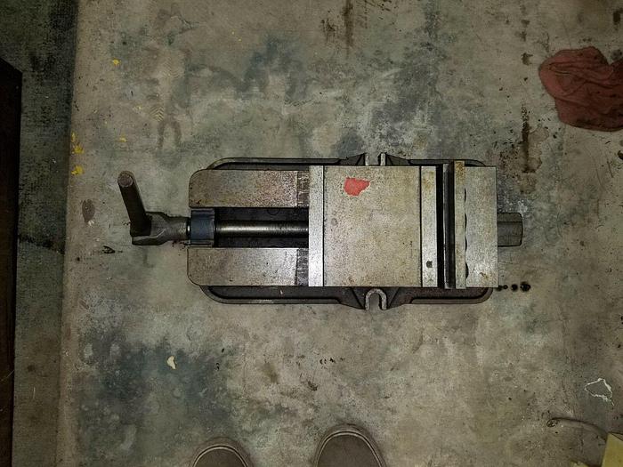 Used KURT 6″ AngleLoc Machine Vice #D-675 w/Handle and Jaws, S/N: 50356