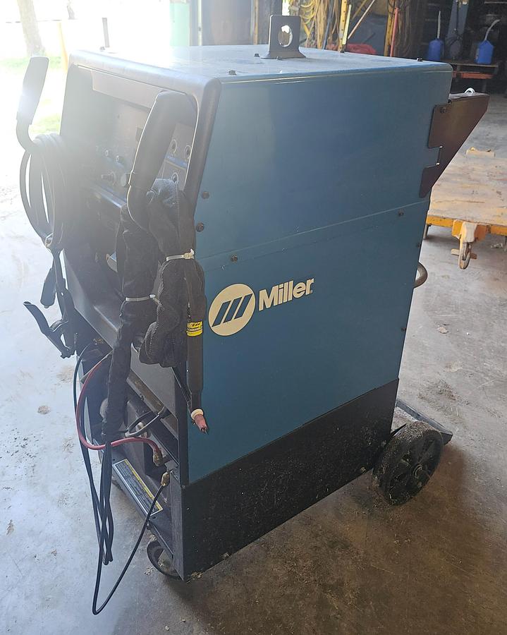 Used Miller Syncrowave 250DX Tig Welder 250 Amp w/Gun & Foot Pedal
