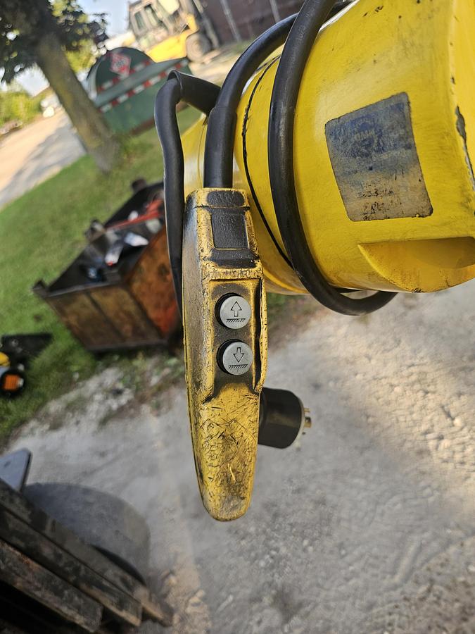 Used 1 Ton Budgit BEHC0116 Electric Chain Hoist, 16 FPM Lift Speed, 15' Lift