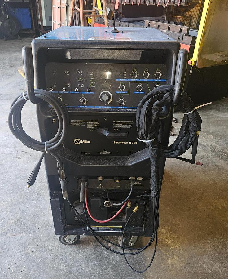 Used Miller Syncrowave 250DX Tig Welder 250 Amp w/Gun & Foot Pedal