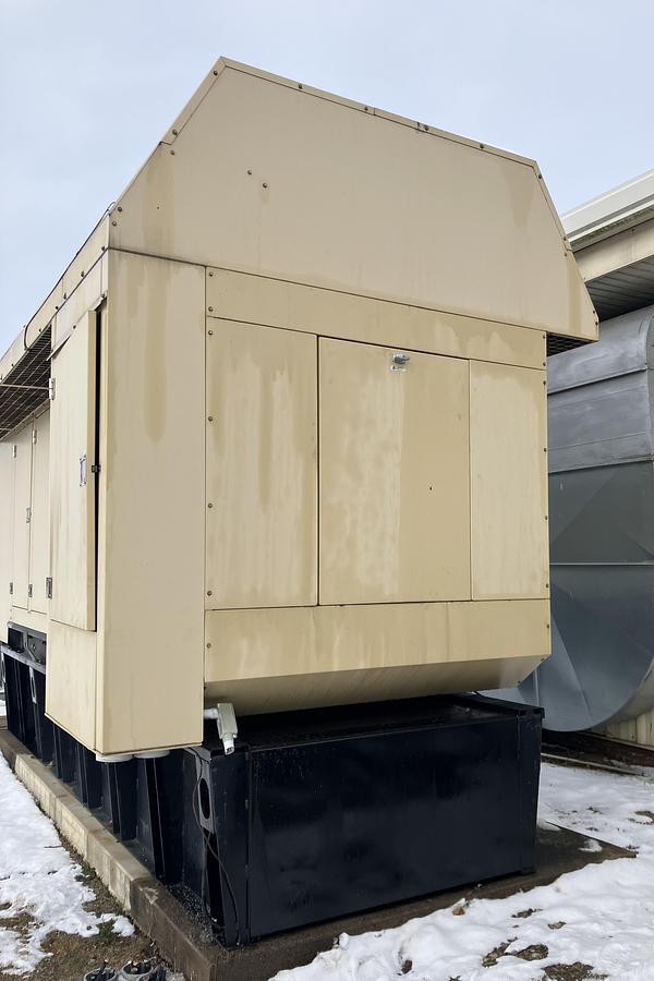 Used 750 KW Generac Gemini Series MD750 Diesel Standby Generator Set - 12.0L Diesel & Fuel Tank - 53 Hours