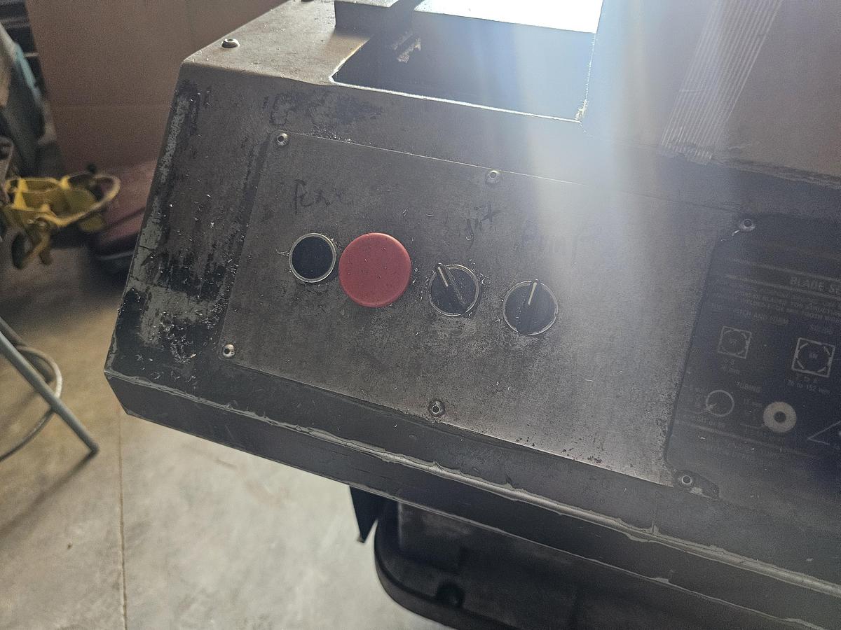 Used 1995 Marvel Series 8 Mark II Vertical Tilt Frame Bandsaw 18" x 22" Capacity