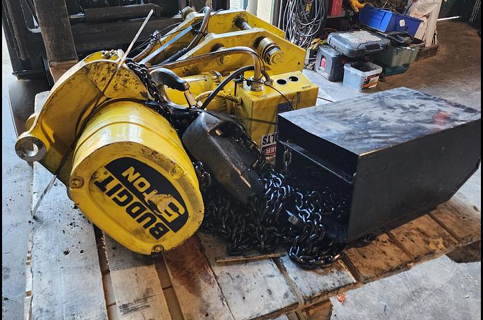 Used 3 Kg Free Standing Top Running Overhead Crane Runway System Capacity: 3 Kg / 6,614 lbs.