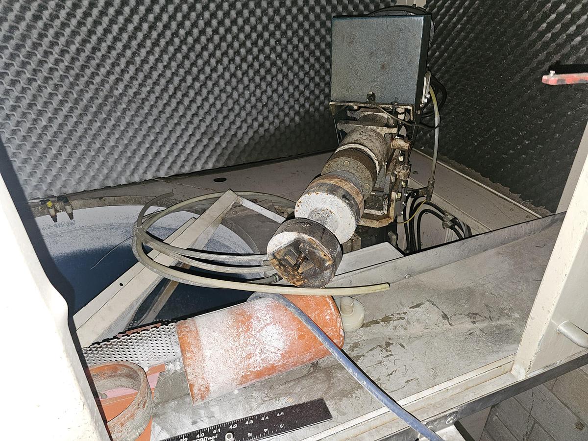 Used 48" Programmable Almco 2SF-48DRA Vibratory Deburring Tub 2x Spindles & Enclosure