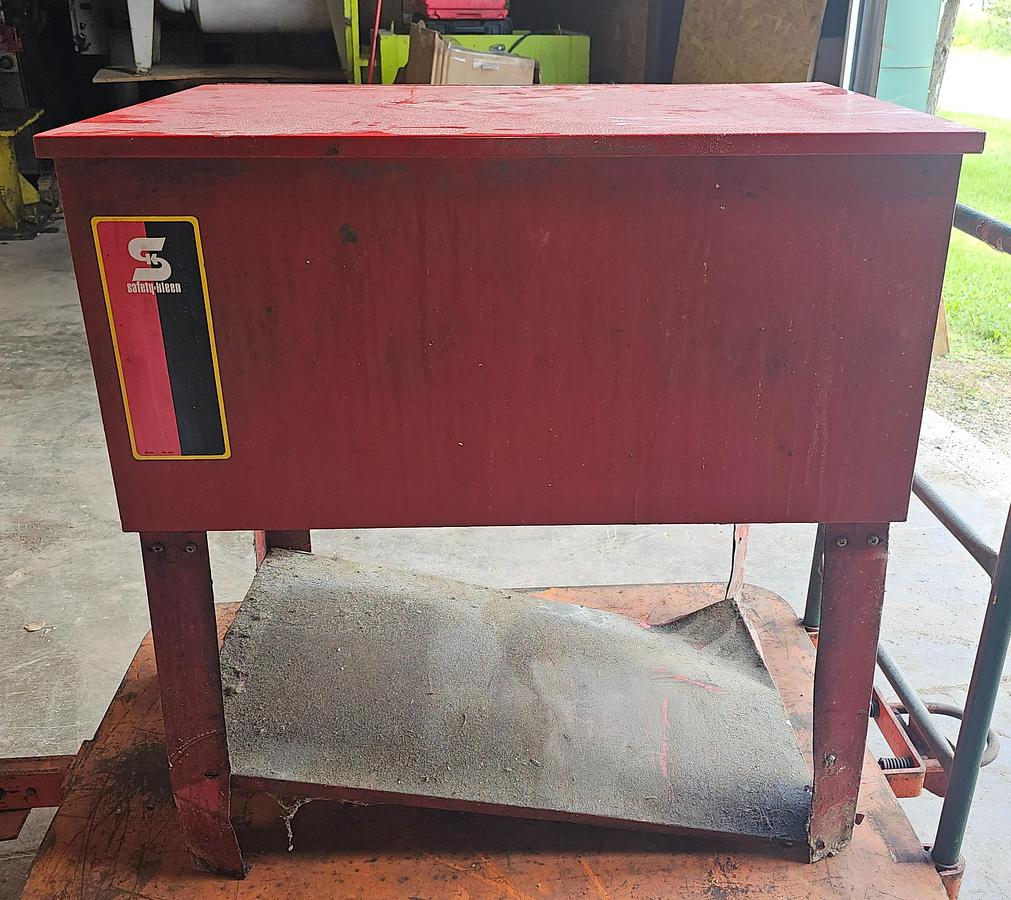 Used Safety Kleen 34" x 24" Model 34 Solvent Parts Washer Part #: 1134 