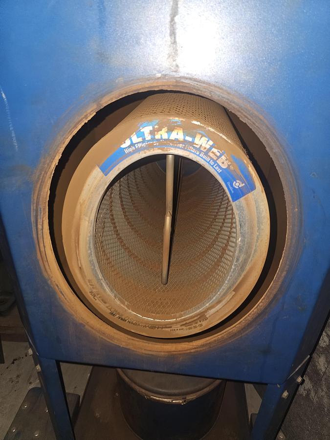 Used 2400 CFM Torit DFO3-3 Dust Collector Oval Door Delta P Control