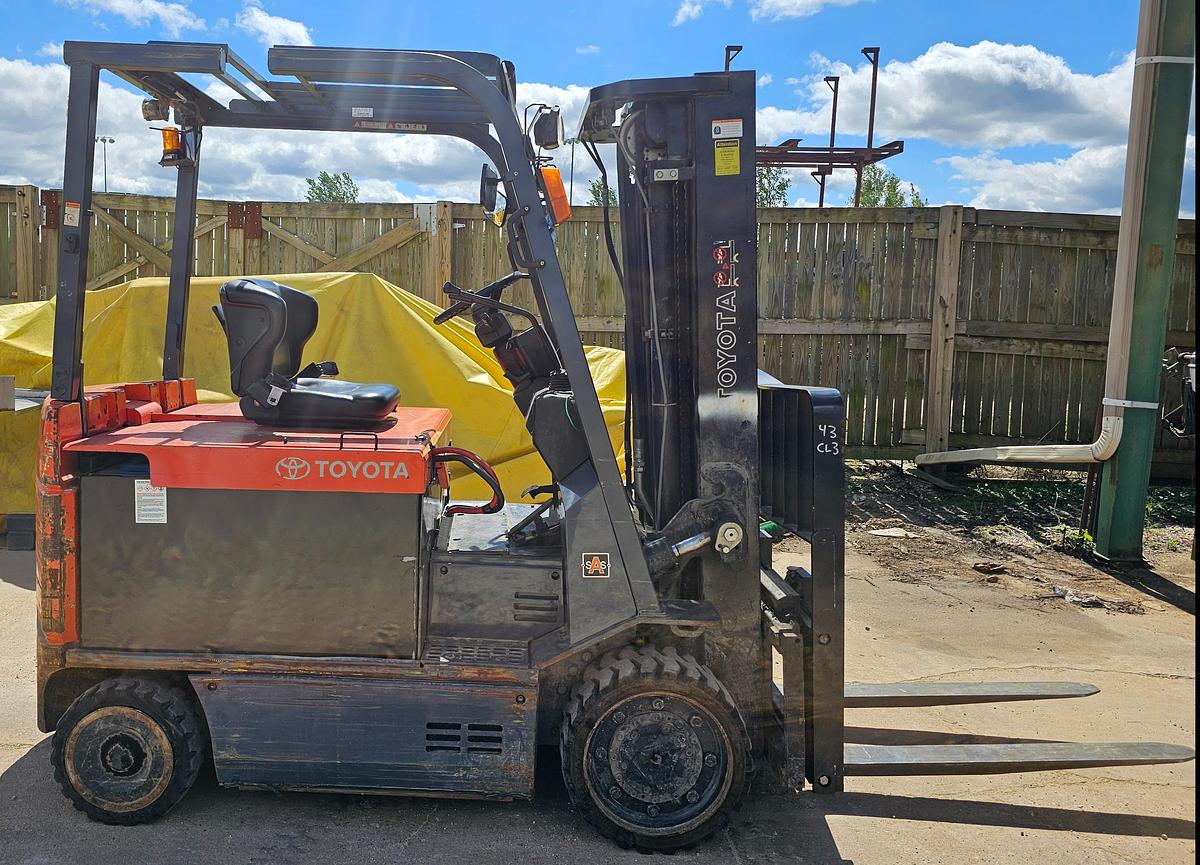 Used 8000# Toyota 7FBCU35 Electric Forklift 187" Lift 3 Stage Mast Pneumatic Tire - 5050 Hours