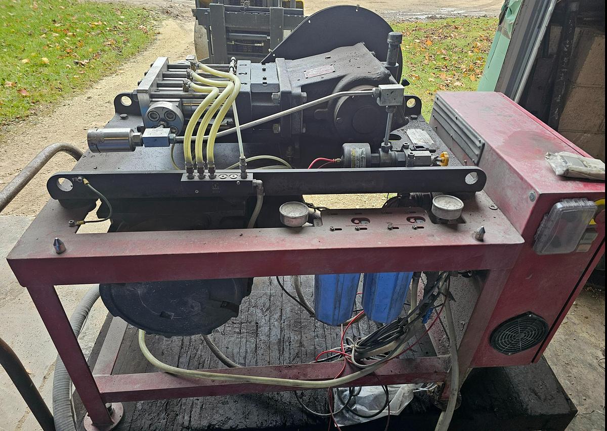 Used 2010 Omax Maxiem 2030 CNC Waterjet Cutting System & Abrasive Blast Hopper