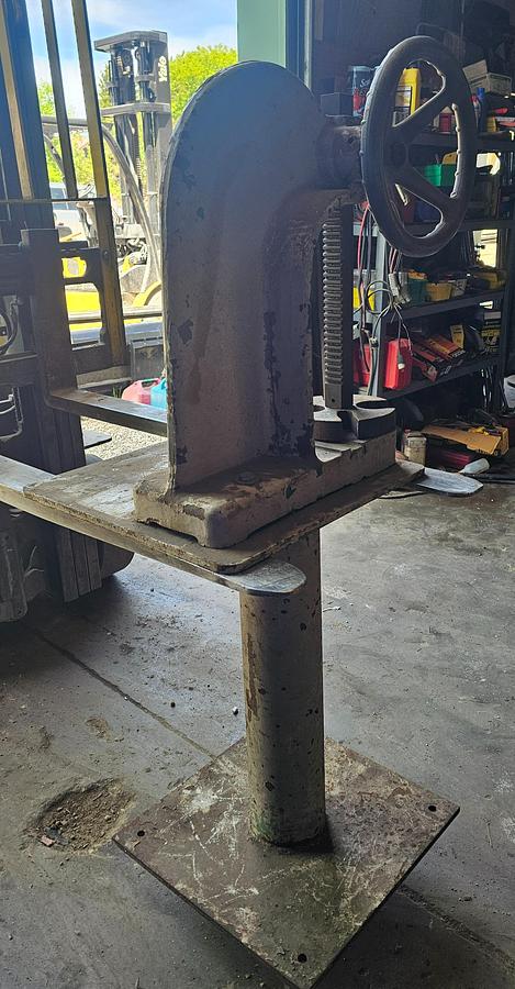 Used Famco No 3-1/2R 5-Ton Ratchet Arbor Press & Heavy Duty Factory Floor Stand