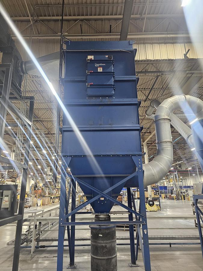 Used 2014 Donaldson Torit 64FS8 Baghouse & Model 30 Cyclone | 25 HP Blower | 10,000 CFM