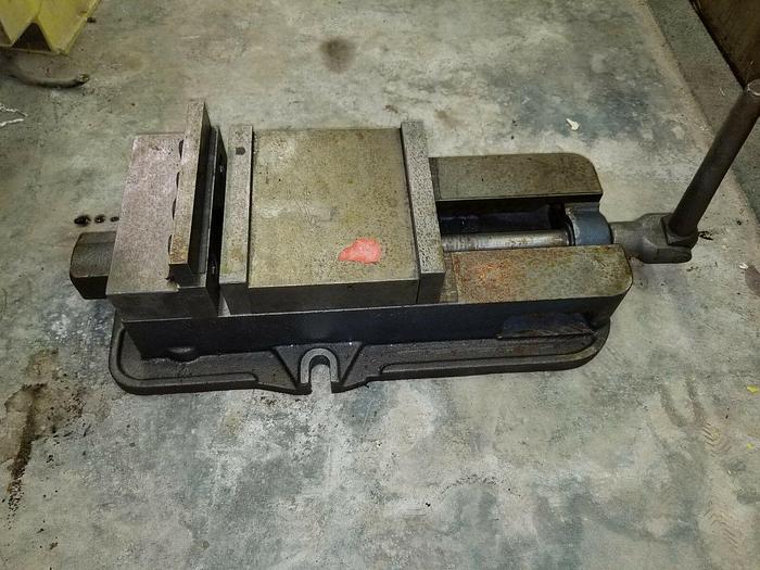 Used KURT 6″ AngleLoc Machine Vice #D-675 w/Handle and Jaws, S/N: 50356