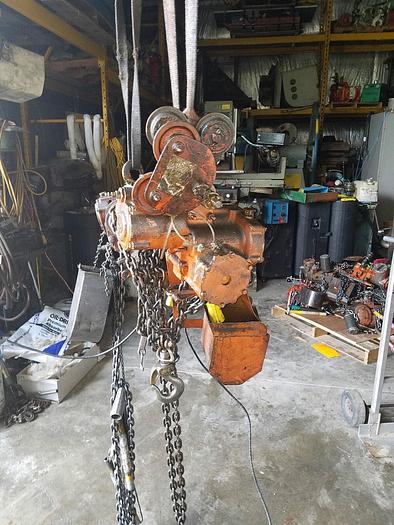 Used Chicago Pneumatic 500 LB Capacity Power Vane Chain Hoist