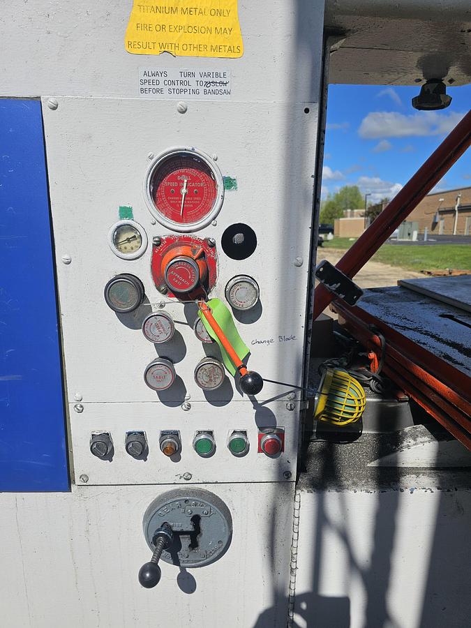 Used 26" Doall 2618-3 Variable Speed Vertical Contour Bandsaw