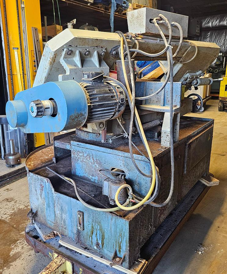 Used 2005 Bailiegh Industrial 13'' x 20'' BS-330MSTV Horizontal Bandsaw & Conveyor