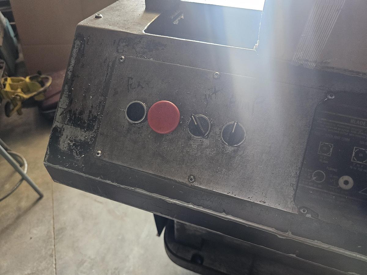 Used 1995 Marvel Series 8 Mark II Vertical Tilt Frame Bandsaw 18" x 22" Capacity