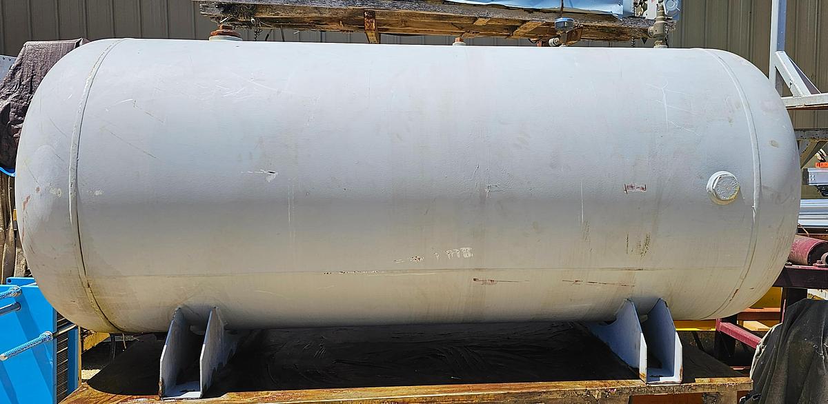 Used 15 Hp Ingersoll Rand R11i-A135 TAS Rotary Screw Air Compressor w/400 Gallon Horizontal Tank 