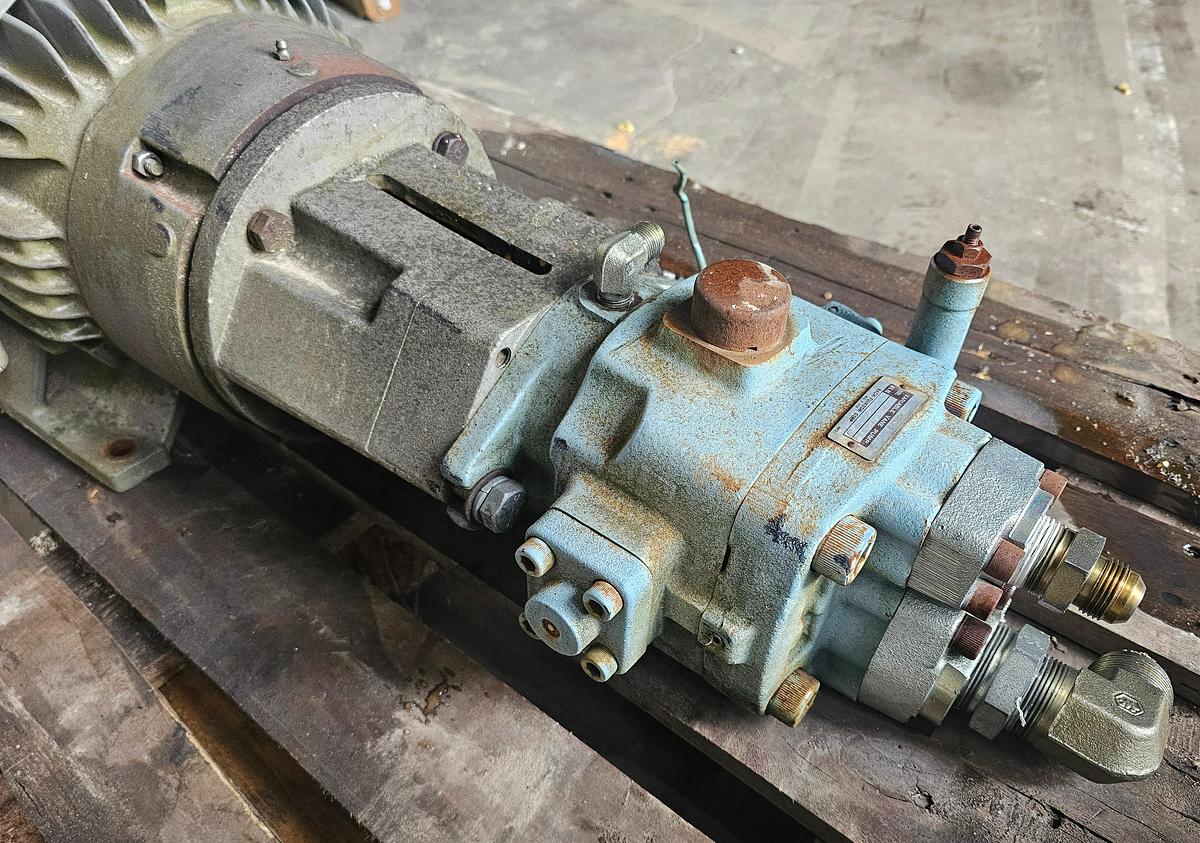 Used Nachi VDC-3B0-1A3-E20 Direct Drive Variable Vane Pump & 15 Hp Electric Motor 