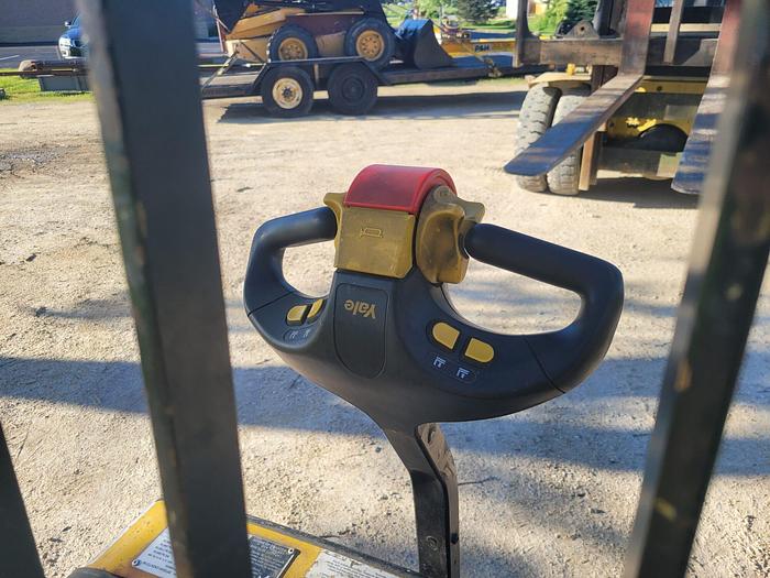 Used Yale 24V Electric Pallet Truck MPB040-EN24T2748 4000# Capacity 48” Forks