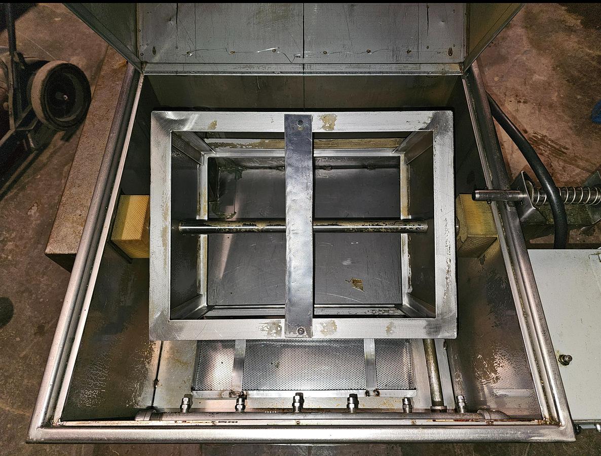 Used KleenTec KT9200 Heated Stainless Steel Top Load Washing System