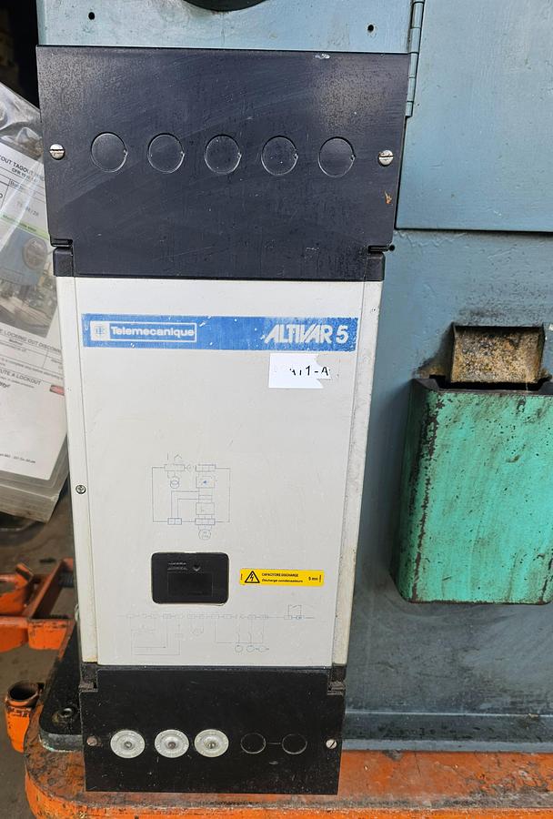 Used 16" Doall 16-3 Variable Speed Vertical Bandsaw, Hydraulic Table & Blade Welder