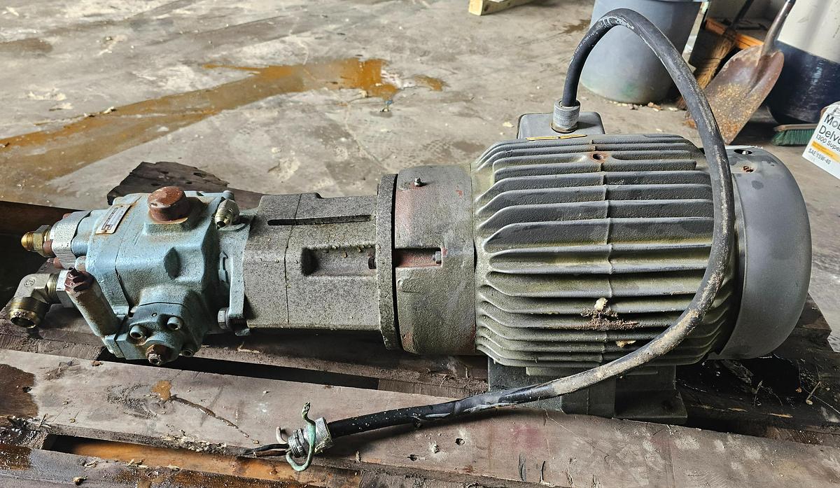 Used Nachi VDC-3B0-1A3-E20 Direct Drive Variable Vane Pump & 15 Hp Electric Motor 