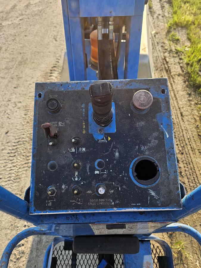 Used 1997 Genie Z20/8N Articulating Self Propelled Boom Lift 