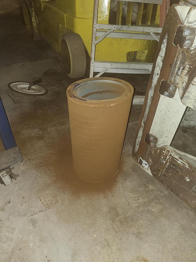 Used 2400 CFM Torit DFO3-3 Dust Collector Oval Door Delta P Control