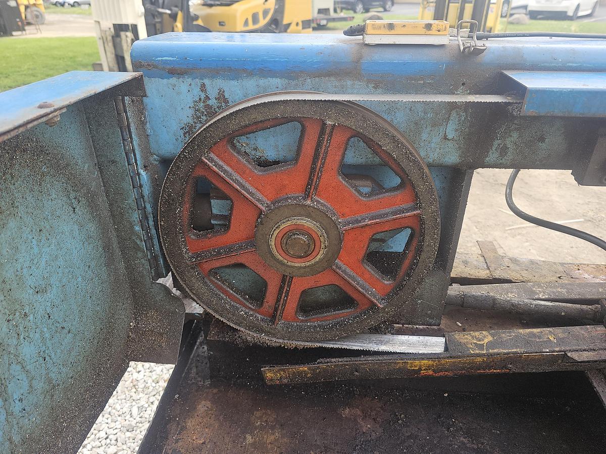 Used 9" x 16" Doall C-916M Horizontal Bandsaw 