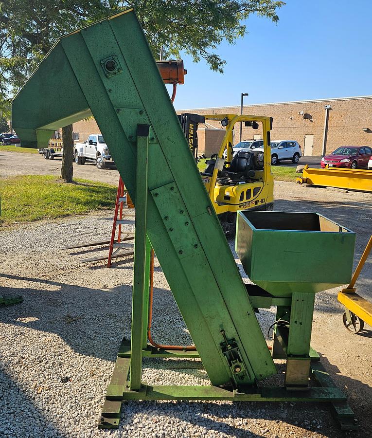 Used 12" Belt Hendricks Engineering Incline Feeder Conveyor 90" Height x 61" H Discharge Hopper 