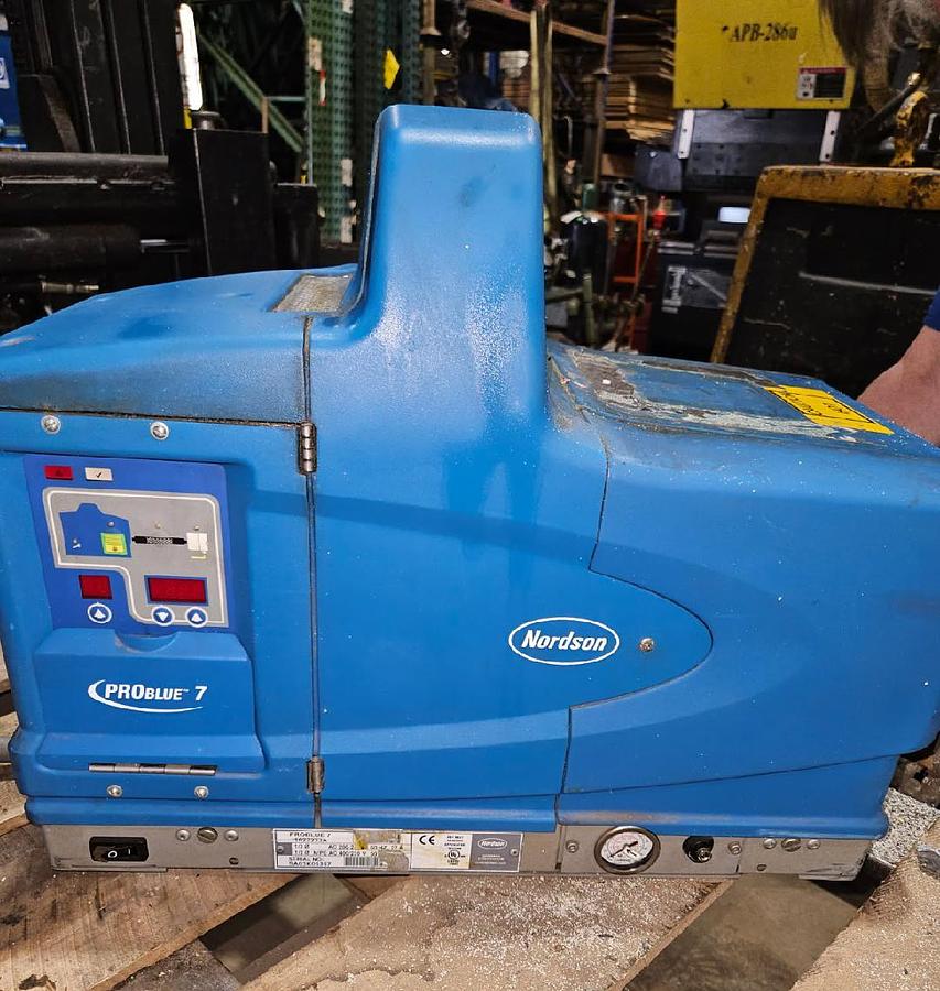 Used Nordson ProBlue 7 Adhesive Melter | 7kg Tank | 200-240V | Part 1022233A