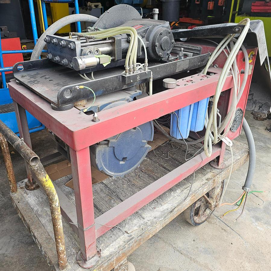 Used 2010 Omax Maxiem 2030 CNC Waterjet Cutting System & Abrasive Blast Hopper