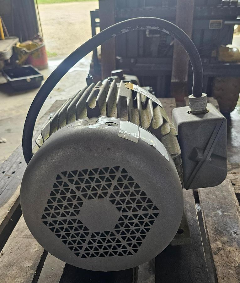 Used Nachi VDC-3B0-1A3-E20 Direct Drive Variable Vane Pump & 15 Hp Electric Motor 